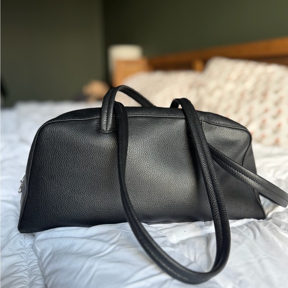BAGGU Black Leather Shoulder Bag with Long Straps - Picture 5 of 8